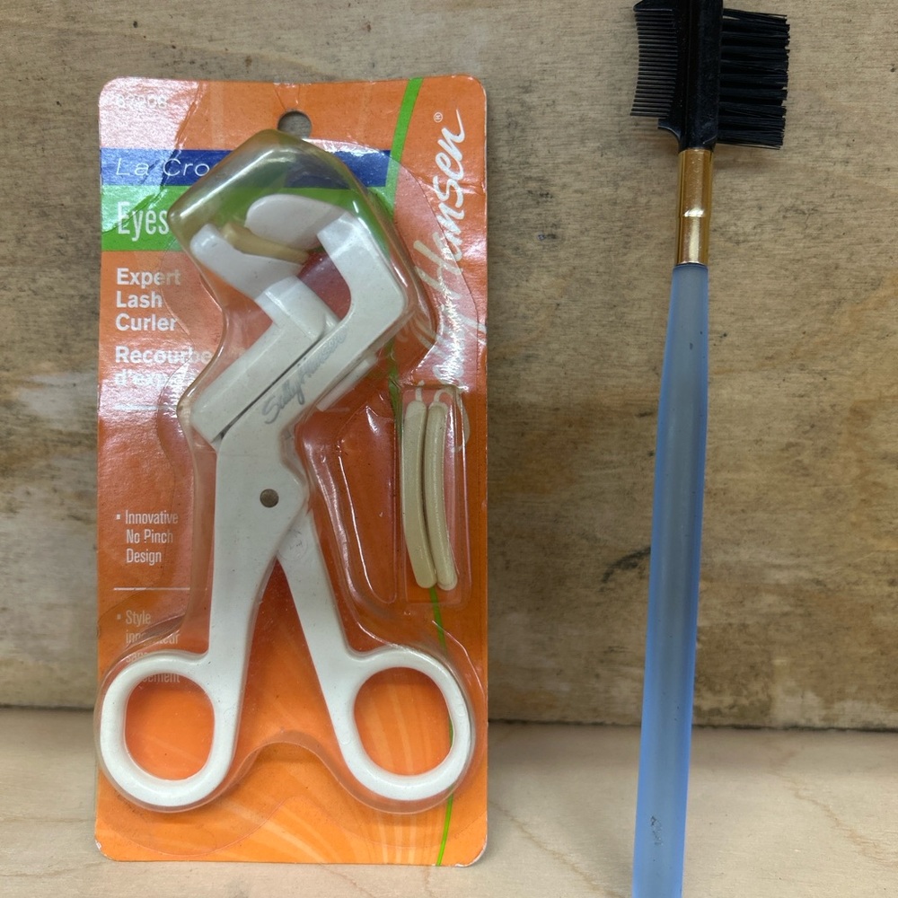 Revlon Lash Curler with Black and Blue Brush